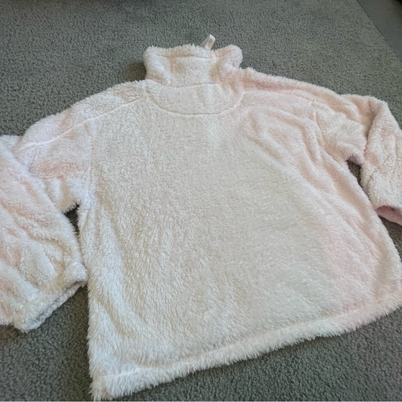 Fuzzy Sweatshirt from Free People with ¾ Zip | Medium - Picture 4 of 7